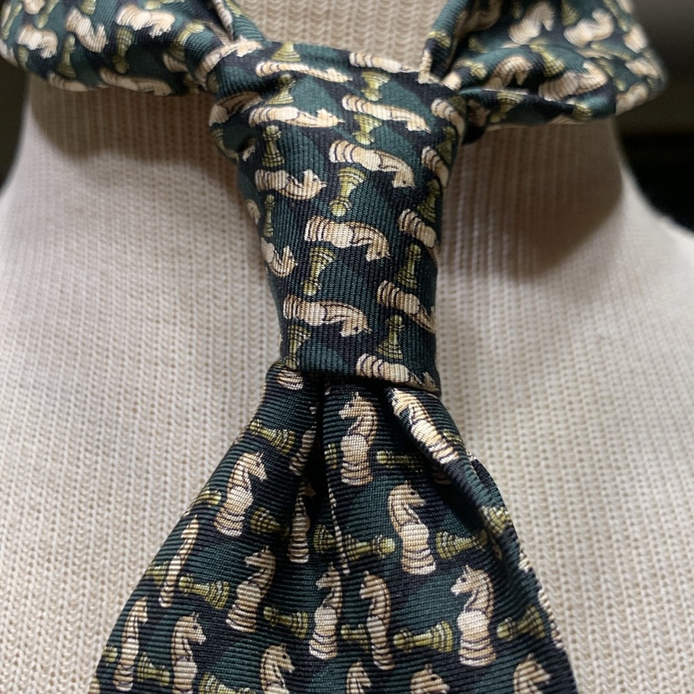 BANANA REPUBLIC CHESS PIECES KNIGHTS PAWNS SILK TWILL NECKTIE QUEENS GAMBIT
